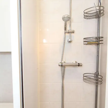 T2 Lumineux Avec Terrasse, Proche Thermes, Parking Prive, Clim Et Wifi - - Fr-1-553-1